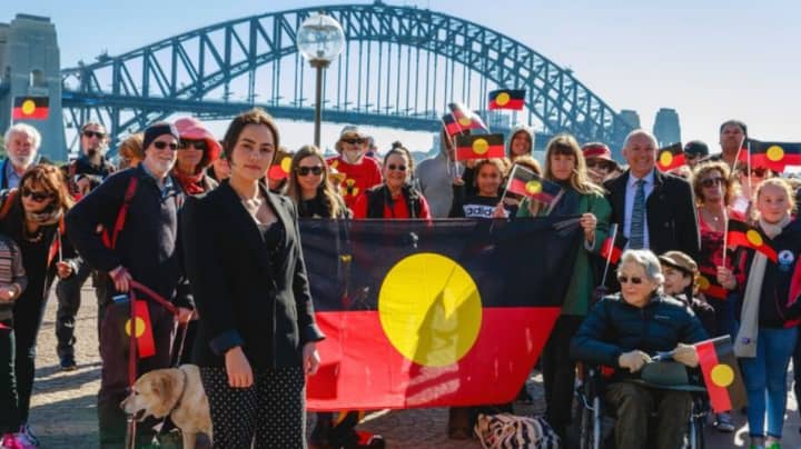 人们希望每天在悉尼港桥上悬挂原住民旗帜