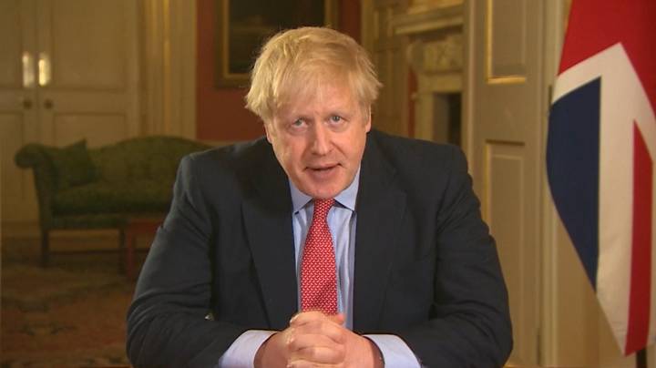 鲍里斯·约翰逊（Boris Johnson）在呼吁他辞职的情况下站在多米尼克·卡明斯（Dominic Cummings）