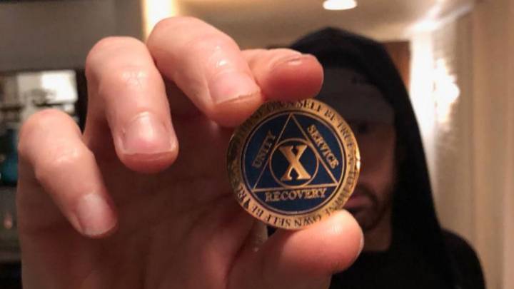Eminem庆祝10年无毒