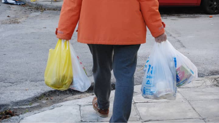 智利套装成为禁止塑料袋的第一个国家“width=