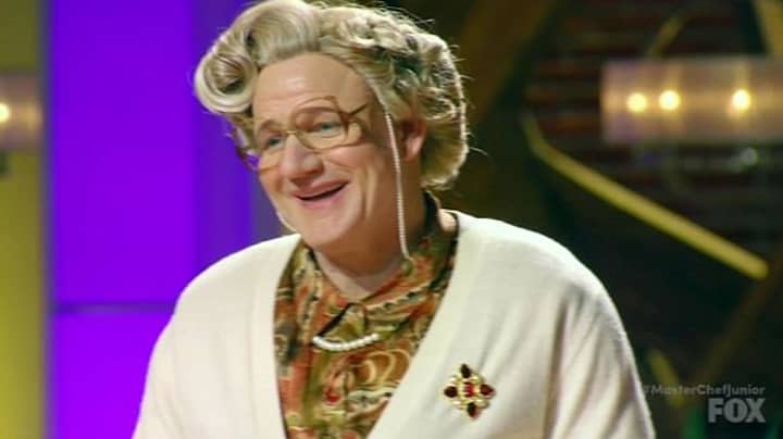 戈登·拉姆齐（Gordon Ramsay）打扮成一个老太太，这真是可怕