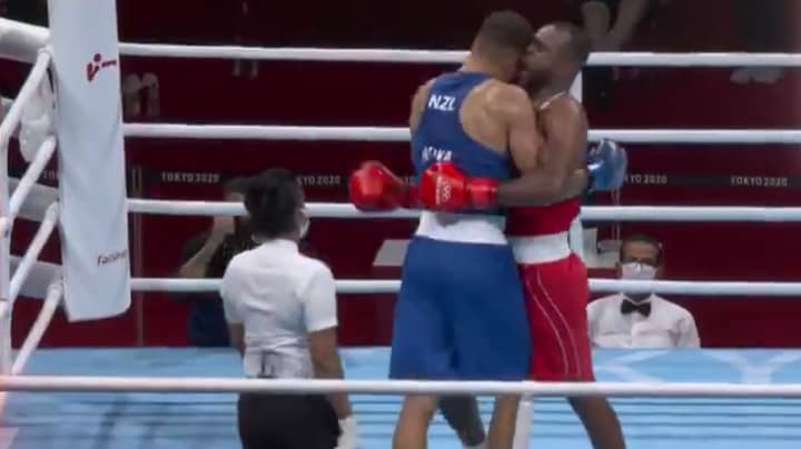 摩洛哥拳击手试图在东京奥运会上咬人对手的耳朵“width=