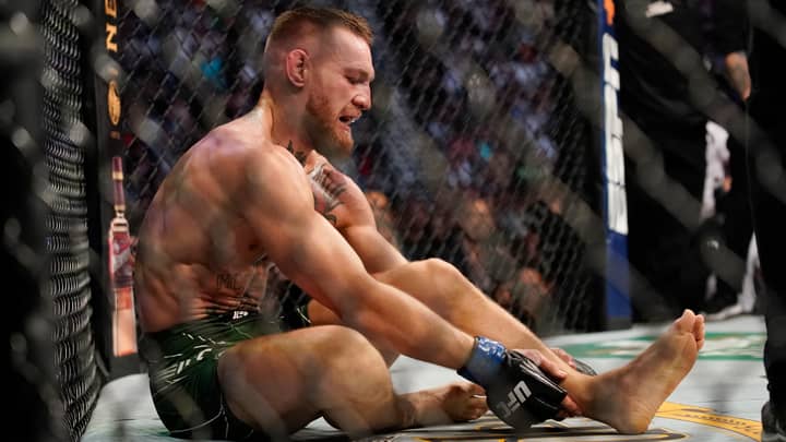 Conor McGregor在驾驶移动踏板车时分享了断腿上的更新