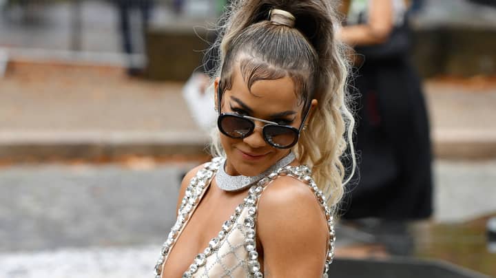 丽塔·奥拉（Rita Ora）在伦敦餐厅举办30岁生日聚会后道歉
