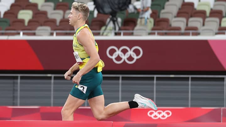 奥林匹克十项省长“牺牲自己”来帮助澳大利亚队友冠军铜牌