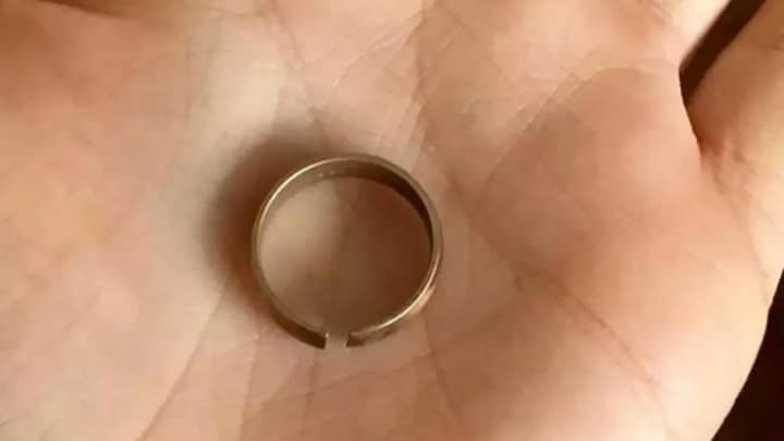 愤怒的妻子发现她的“ 18ct gold”结婚戒指是一个假货
