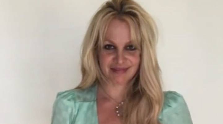 布兰妮·斯皮尔斯（Britney Spears）说，她用第一杯香槟庆祝自由