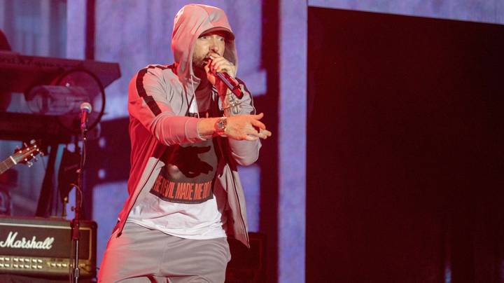 Eminem在新视频中重新创建Las Vegas，他要求枪支控制“imgWitdh=