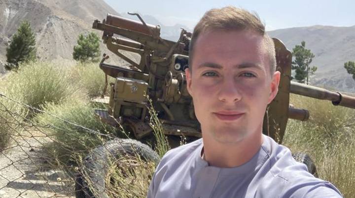 英国学生声称他在“度假”去那里之后被困在阿富汗
