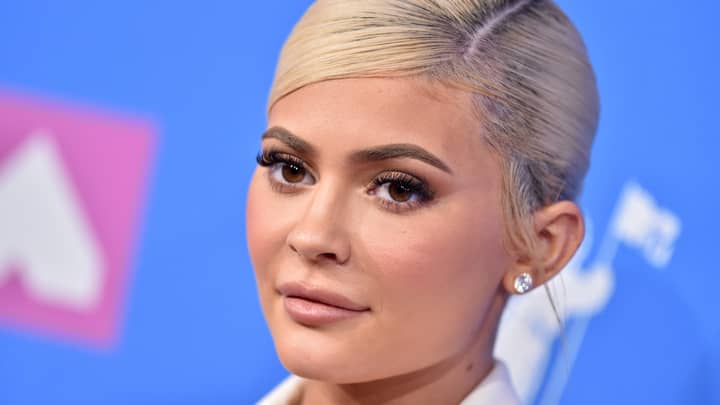 凯莉·詹纳（Kylie Jenner）被指控对发型照片的文化占用“width=