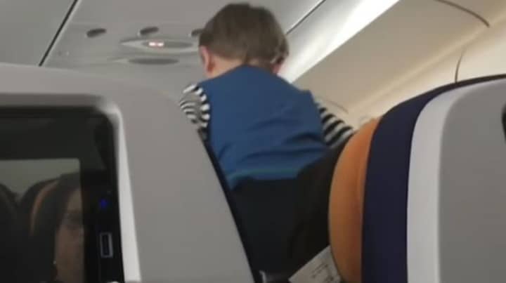 跨大西洋航班的乘客被迫忍受尖叫的孩子几个小时
