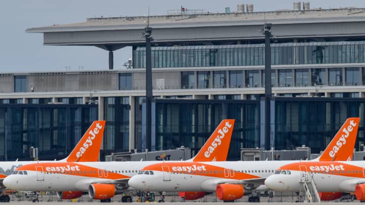 EasyJet计划在恢复航班时保持中间座位免费