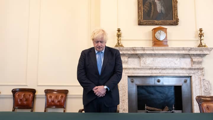人们在鲍里斯·约翰逊（Boris Johnson）的上午11点沉默照片中发现尴尬的“错误”