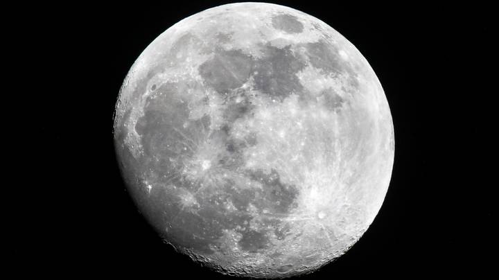 美国观星者拍摄了惊人的高分辨率射击月球