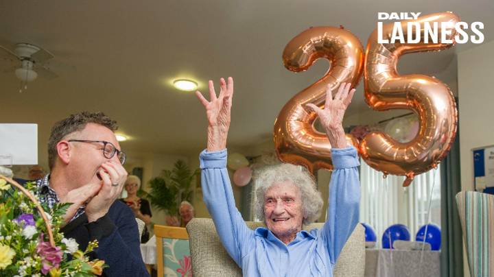 百年出生在leap日出生的人与大惊喜派对庆祝她的“ 25岁生日”