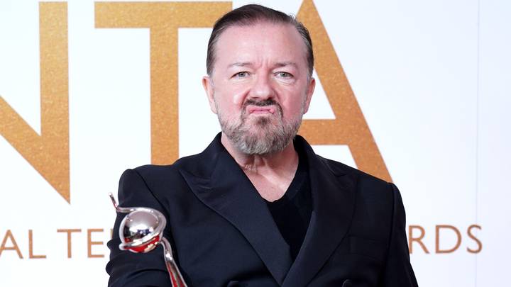 瑞奇·格维瓦（Ricky Gervais）举起他的手成为新的詹姆斯·邦德（James Bond）