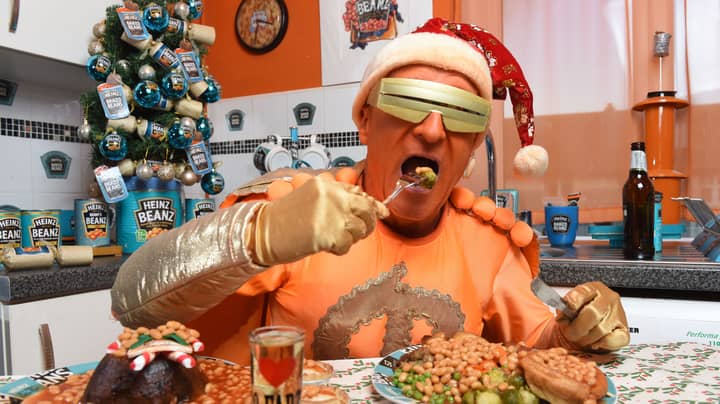 烤豆狂热者期待在豆子里覆盖他的圣诞节晚餐