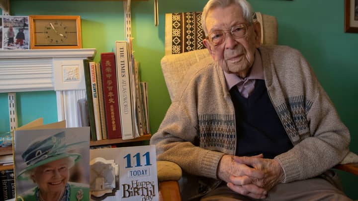 英格兰最大的男人年满111岁，并分享了他的长寿