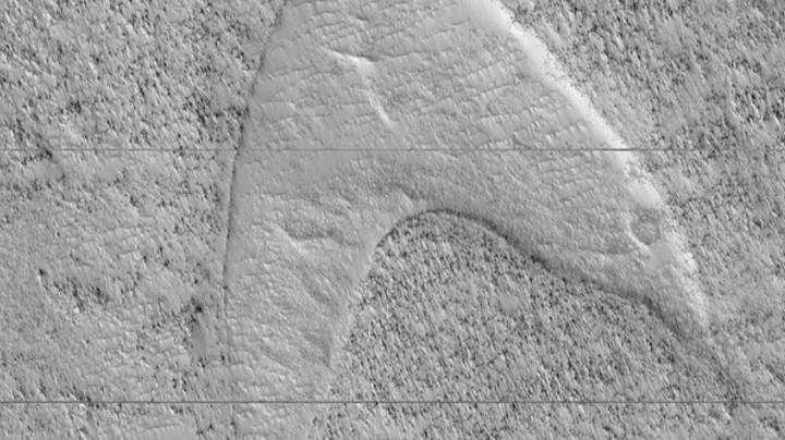 美国宇航局分享了火星沙丘的照片，看起来像星际迷航的标志