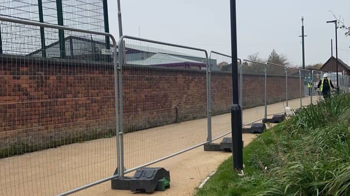 曼彻斯特大学建立围栏以强制执行锁定措施