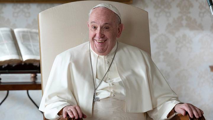 梵蒂冈正在调查教皇的Instagram帐户喜欢模型的照片“width=