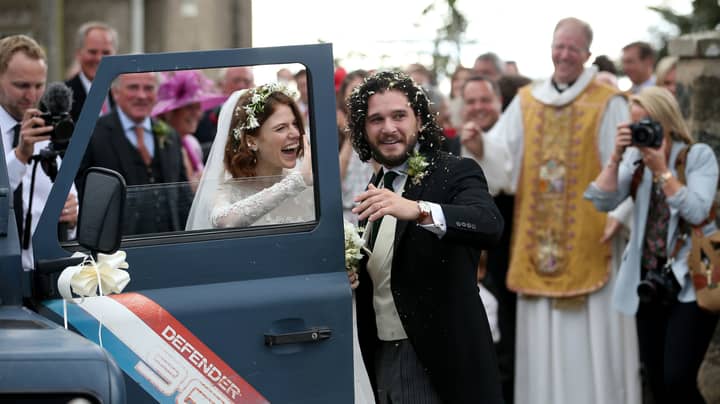 基特·哈灵顿（Kit Harington）和罗斯·莱斯利（Rose Leslie）正式结婚